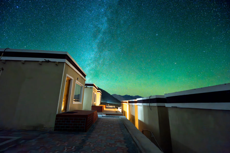 winter hotel in pangong lake